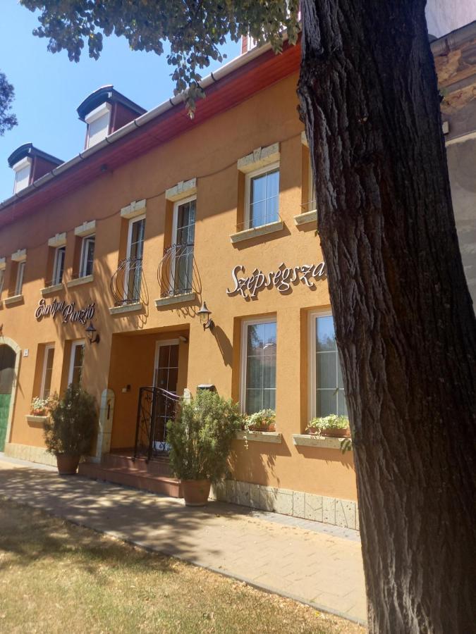 Európa Panzió Eger Exterior foto