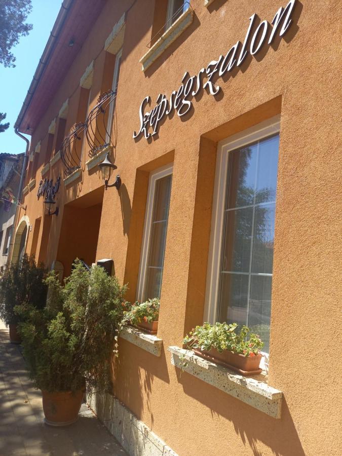 Európa Panzió Eger Exterior foto